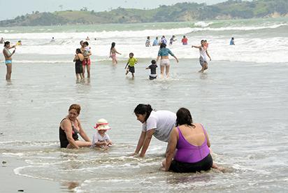 La playa espera a 60 mil turistas
