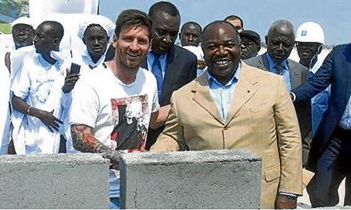 Siguen críticas a Messi por viaje a Gabón
