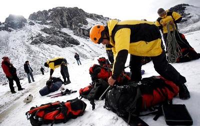 Buscan a tres montañistas ecuatorianos perdidos en nevado de Perú