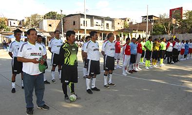 Ocho equipos participan en campeonato de indor fútbol