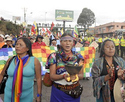 Indígenas arriban al centro de Quito