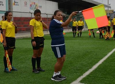 Rosa Canales, la mujer árbitro que pitó una Copa Libertadores
