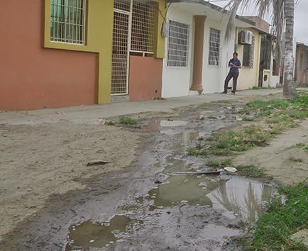 El agua se desperdicia desde hace tres meses en Los Olivos