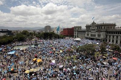 Multitudinaria  marcha pide la  renuncia de Pérez