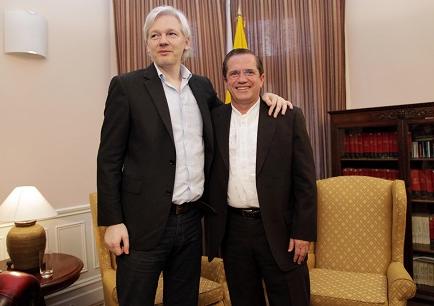 Ecuador y Suecia buscan acuerdo por Julian Assange