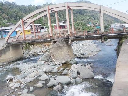 Puente tiene preocupados a habitantes de Alluriquín