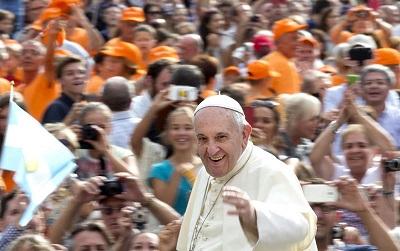 Silla construida por latinos espera por el papa para su visita a Nueva York