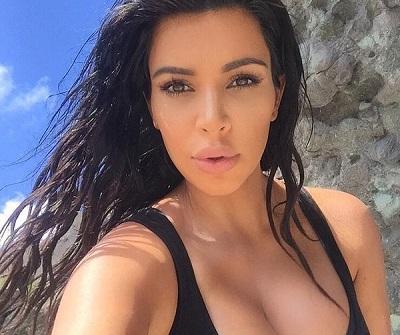 Kim Kardashian celebra con selfie sus 45 millones de seguidores
