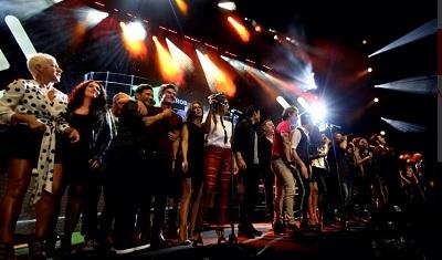 Más de 30 artistas del pop español, entre ellos Alejandro Sanz, celebran aniversario