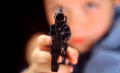 Un niño de 11 años mata a otro de 16 con una pistola