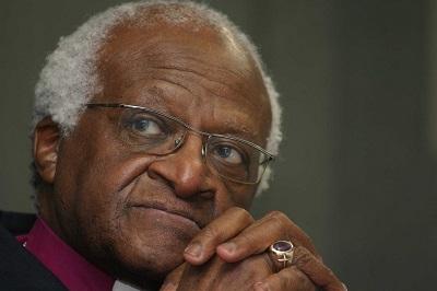 Desmond Tutu, premio nobel de la Paz, sale del hospital luego de 17 días