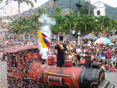 Colorido Desfile Por Los 71 Anos De Cantonizacion De 24 De Mayo