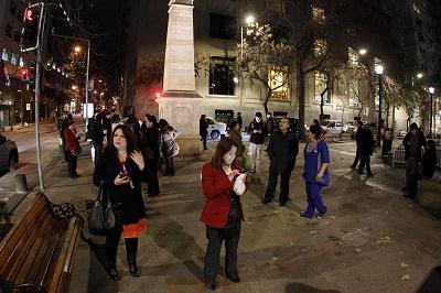 Sismo en Chile deja dos muertos, heridos graves y fuertes daños materiales