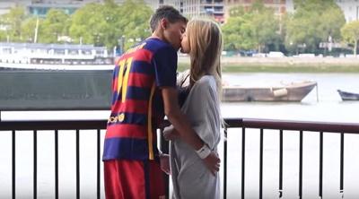 Usa su parecido con Neymar para robar besos en Londres (Video)