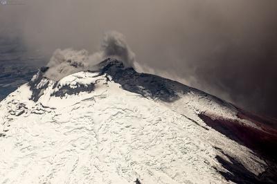 Volcán Cotopaxi: Geofísico divisa fisuras en los glaciares del coloso