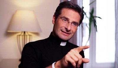 El Vaticano expulsa de Congregación a sacerdote que anunció ser gay