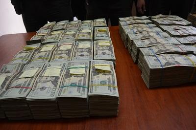 Policías rechazan coima de más de $400 mil y detienen a 3 personas