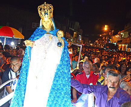 Miles salieron por la Virgen del Rosario