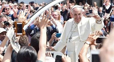 El papa Francisco lamenta el poco apoyo político y económico a la familia