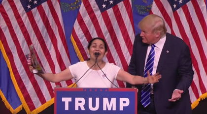 Hispana expresa su amor por Donald Trump durante mitin (VIDEO)