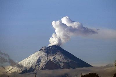 Volcán Cotopaxi registró emisión moderada de ceniza