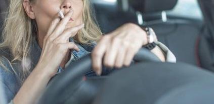 Italia prohibirá fumar en vehículos con menores o mujeres embarazadas