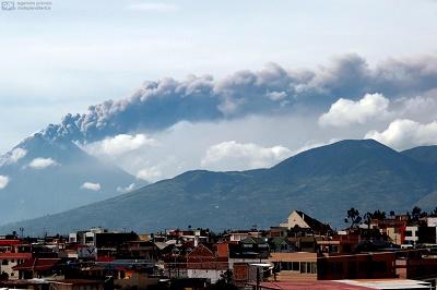 Leve caída de ceniza tras incremento actividad volcán ecuatoriano Tungurahua