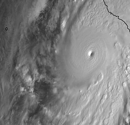 El ojo del huracán Patricia toca tierra en el estado mexicano de Jalisco (Video)
