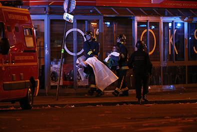 Más de 100 muertos en varios tiroteos y  explosiones en París