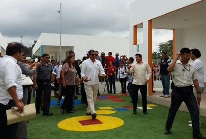 El presidente Correa recorrió unidad del milenio 'Carlos María Castro'
