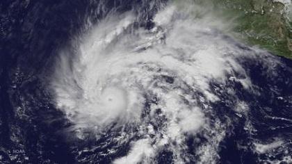 El huracán Sandra, en categoría 4, avanza hacia el noroeste de México