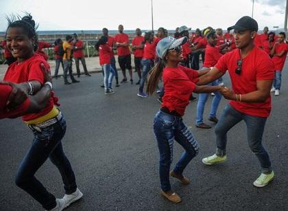 Cuba busca batir récord Guinness de bailadores de salsa