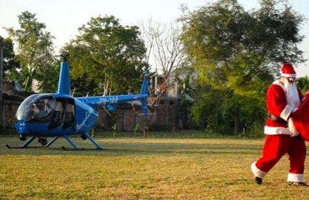 Un 'papá Noel' roba un helicóptero usando una pistola en Brasil