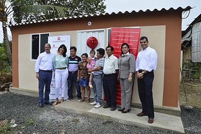 Mutualista Pichincha donó vivienda a  familia en San Silvestre