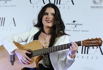 La hija de Alejandro Fernández se lanza como cantante en su cumpleaños 18