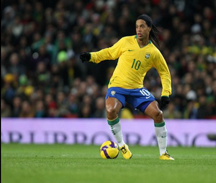 Ronaldinho jugaría con Barcelona SC en la 'Noche Amarilla'