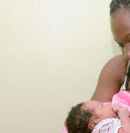 Nace bebé de migrante cubana varada en Costa Rica