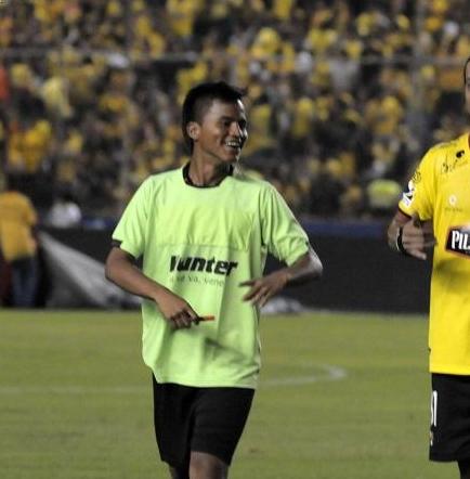 Ronaldinho es el nuevo socio de Barcelona