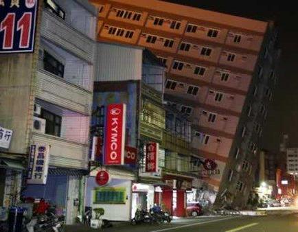 Tres muertos, más de 115 heridos y atrapados por terremoto en Taiwán
