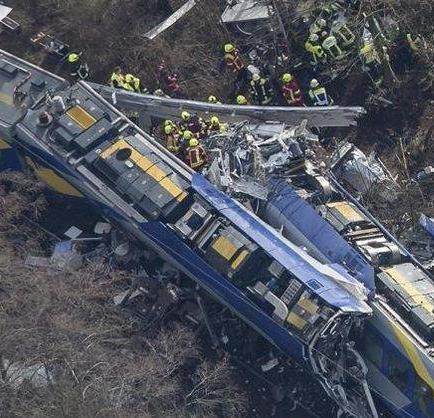 Al menos 9 muertos en peor accidente ferroviario en Alemania en cinco años