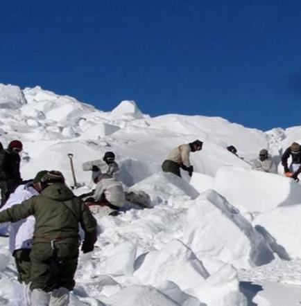 Fallece el soldado indio que sobrevivió seis días bajo la nieve tras un alud