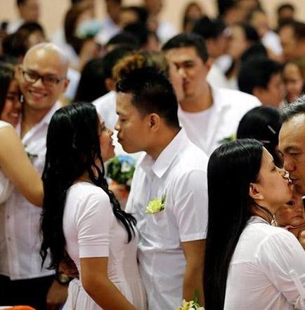 350 parejas se dan el “sí quiero” en Manila para celebrar San Valentín