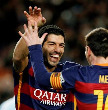 Insólito: La asistencia de Messi a Suárez en el cobro de un penal