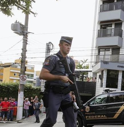 Policía brasileña detiene al expresidente Lula Da Silva por un caso de corrupción