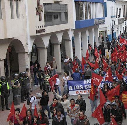 Aprueban reforma laboral y la oposición protesta en las calles