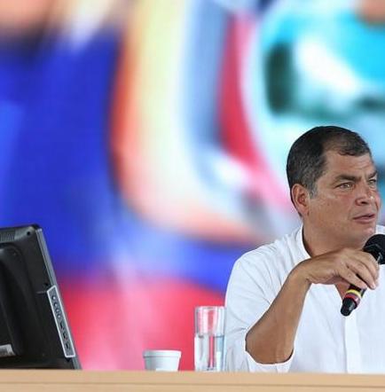 Presidente Correa se disculpa con familiares de turistas argentinas