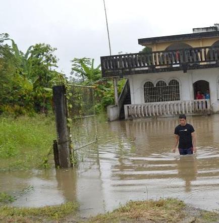 Río Garrapata inunda varios sectores de Chone