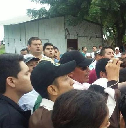 El vicepresidente Jorge Glas recorre zonas de Manta afectadas por el sismo
