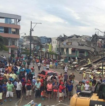 Bomberos de Santo Domingo colaboran en las emergencias