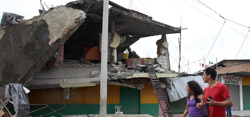 Terremoto en Ecuador deja al menos 233 muertos